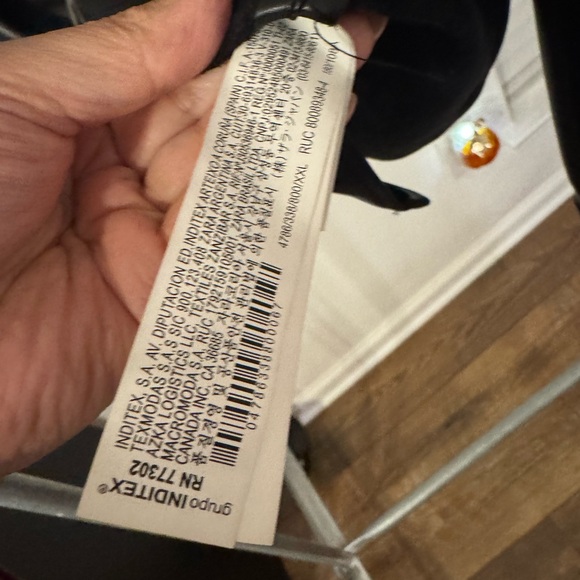 Zara Fitted Black Faux Leather Shirt - Picture 6 of 9